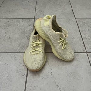 YEEZY BUTTERS SIZE 4 US